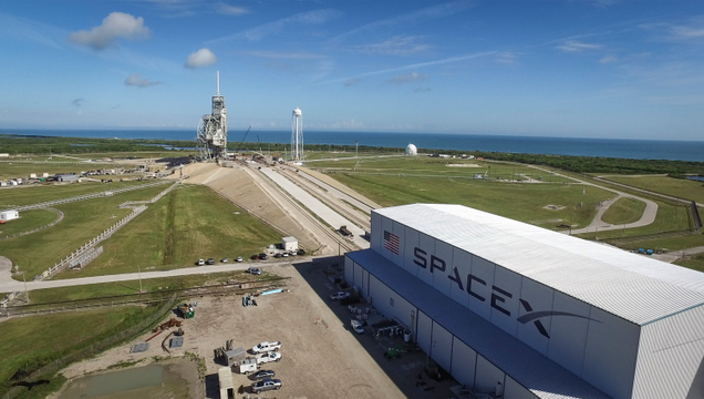 Bird’s eye view of SpaceX’s “Horizontal Processing Facility” adjacent to Pad 39A at Kennedy Space Center. Image: NASA